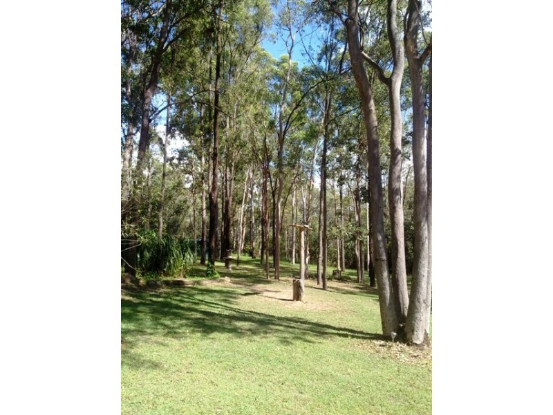 127 James Rd, Pine Mountain QLD 4306