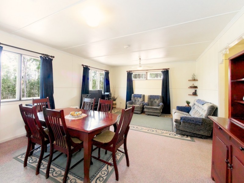 127 James Rd, Pine Mountain QLD 4306