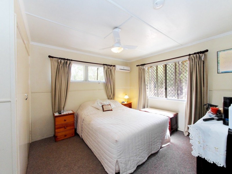 127 James Rd, Pine Mountain QLD 4306