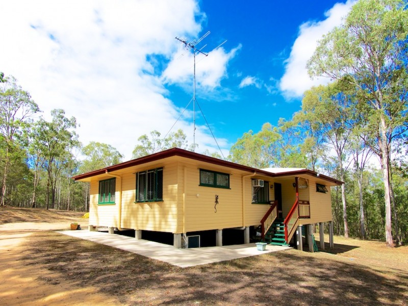 127 James Rd, Pine Mountain QLD 4306