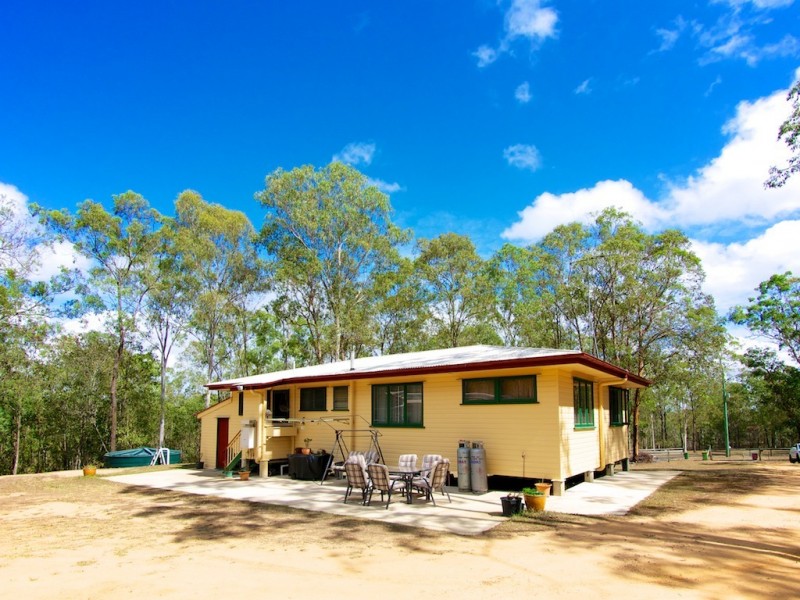 127 James Rd, Pine Mountain QLD 4306