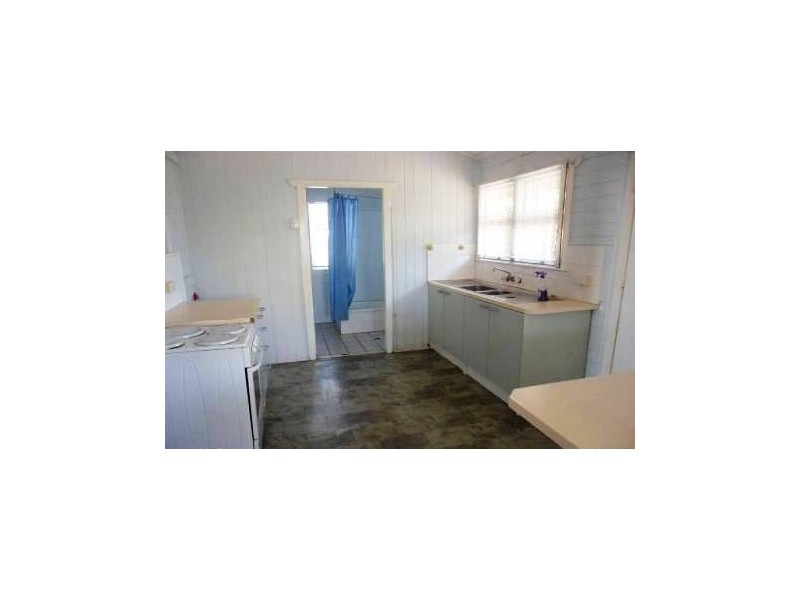 12 Walters St, Lowood QLD 4311