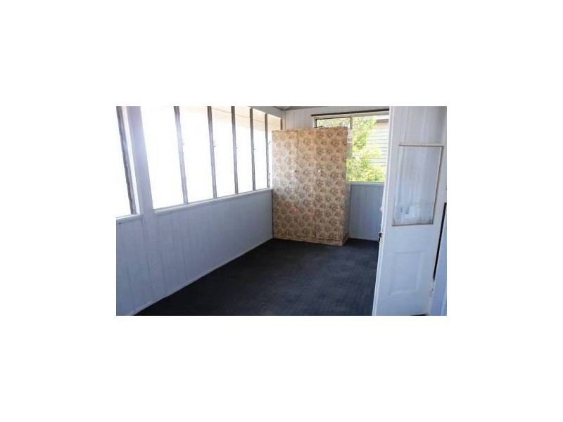 12 Walters St, Lowood QLD 4311