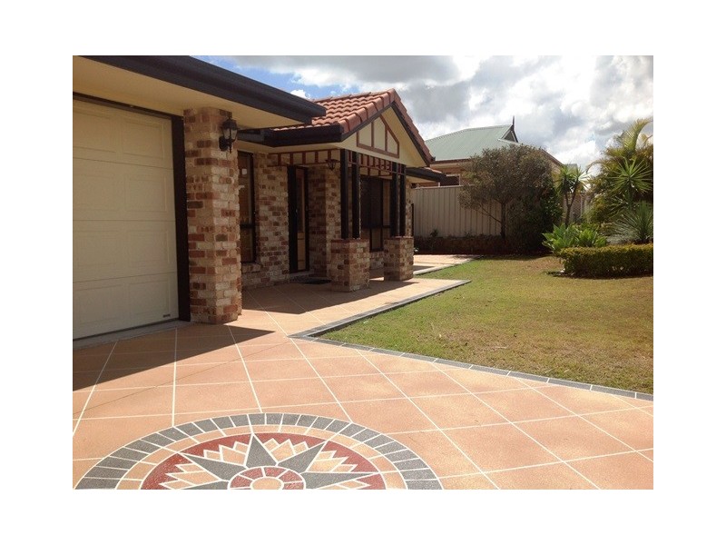 6 Regency Grove, Flinders View QLD 4305