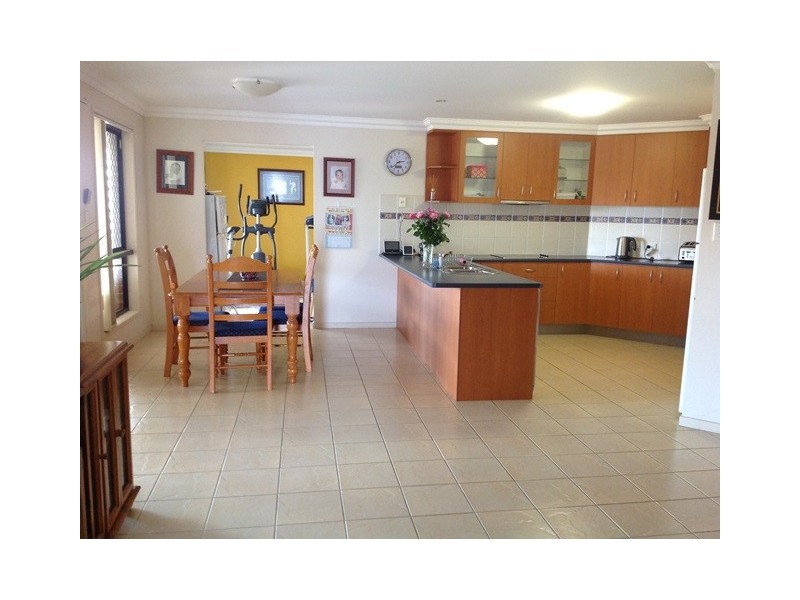 6 Regency Grove, Flinders View QLD 4305