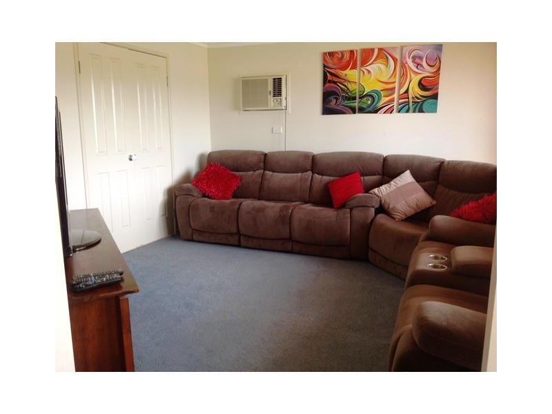 6 Regency Grove, Flinders View QLD 4305