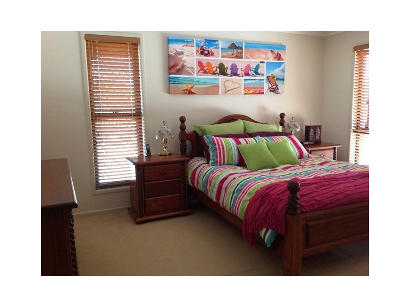 6 Regency Grove, Flinders View QLD 4305