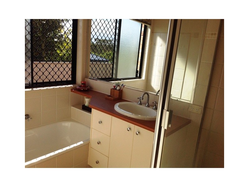 6 Regency Grove, Flinders View QLD 4305