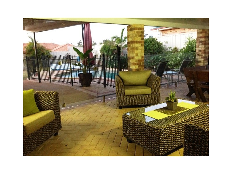 6 Regency Grove, Flinders View QLD 4305