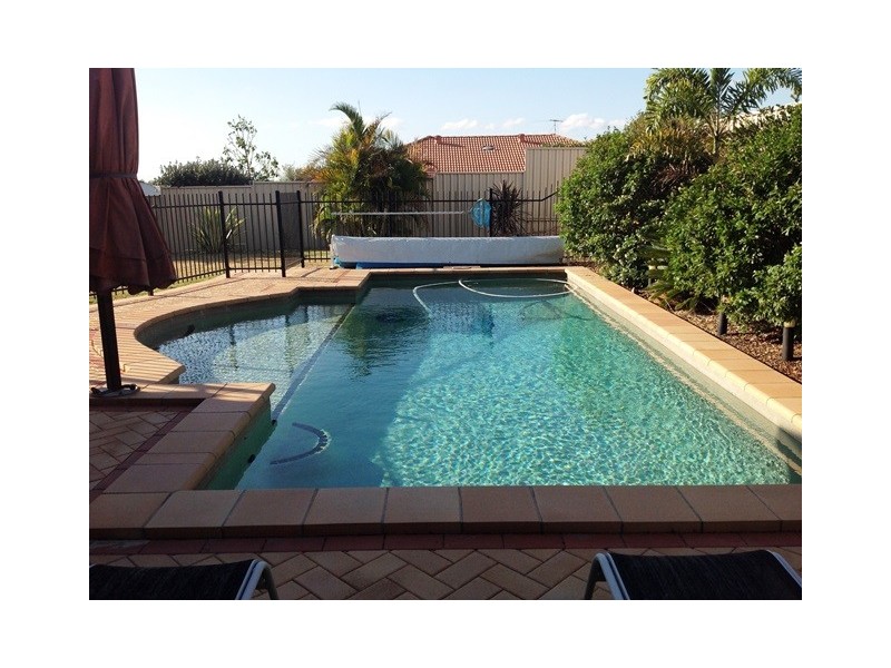 6 Regency Grove, Flinders View QLD 4305