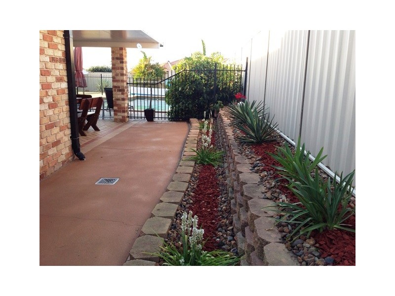 6 Regency Grove, Flinders View QLD 4305