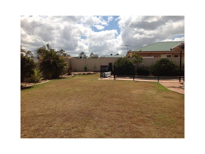 6 Regency Grove, Flinders View QLD 4305