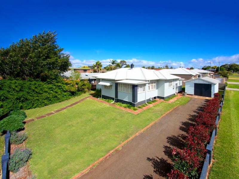 361 West St, Harristown QLD 4350