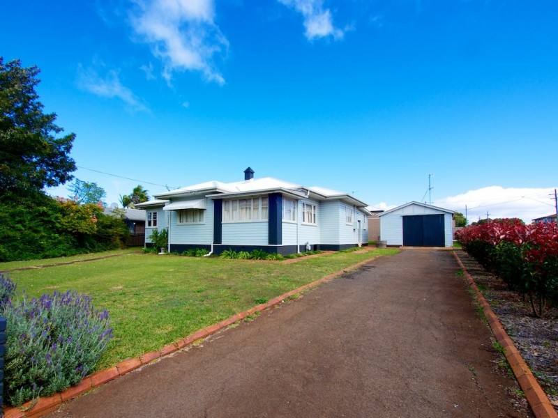 361 West St, Harristown QLD 4350