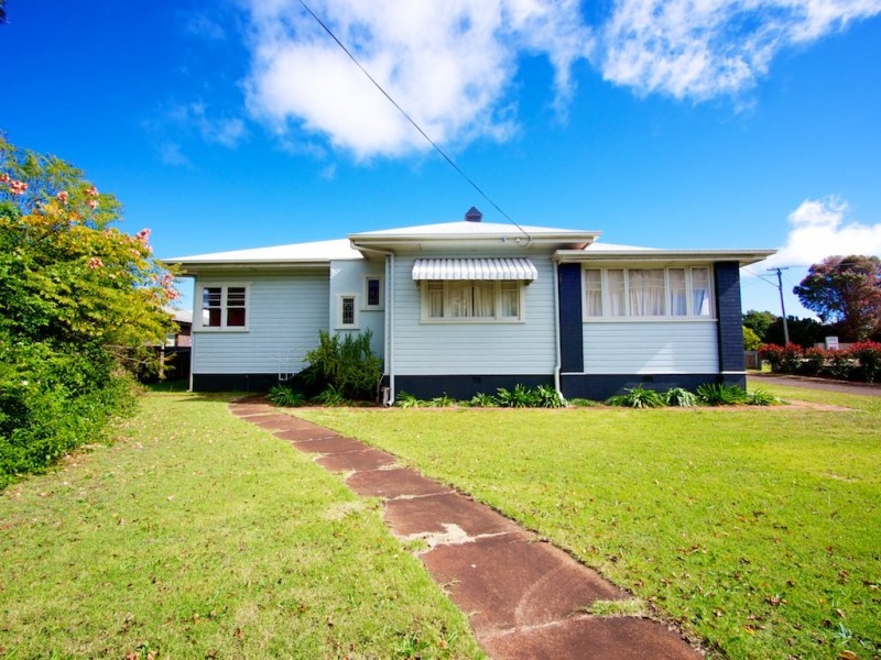 361 West St, Harristown QLD 4350