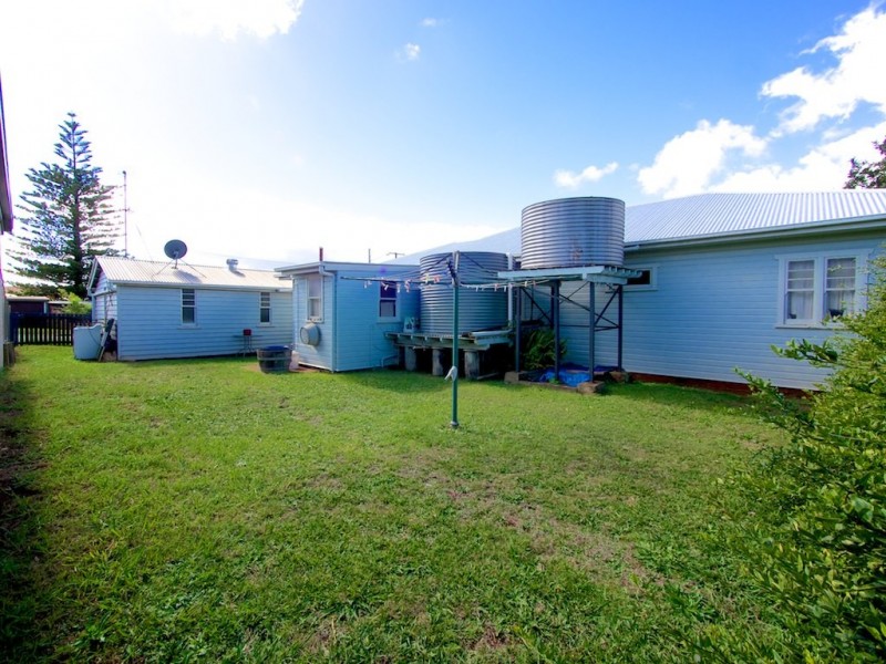 361 West St, Harristown QLD 4350