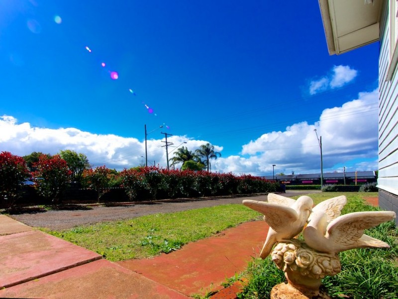 361 West St, Harristown QLD 4350
