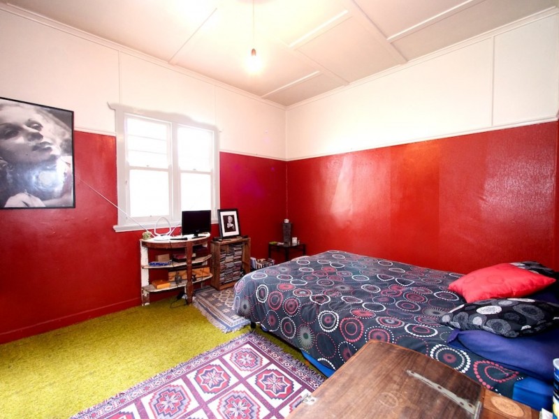 361 West St, Harristown QLD 4350