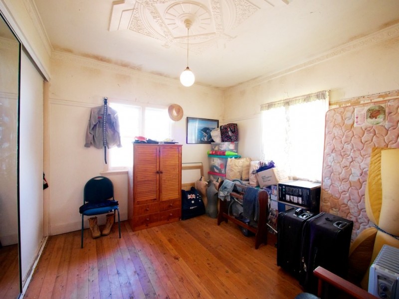 361 West St, Harristown QLD 4350