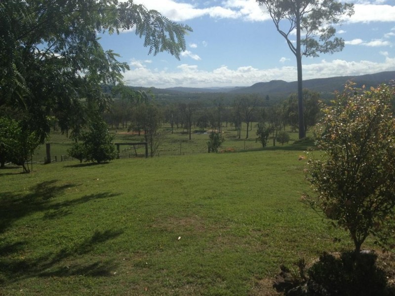 86 Boon Rd, Esk QLD 4312