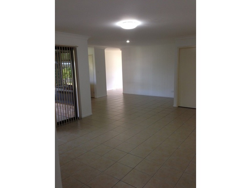 4 Overton Place, Fernvale QLD 4306