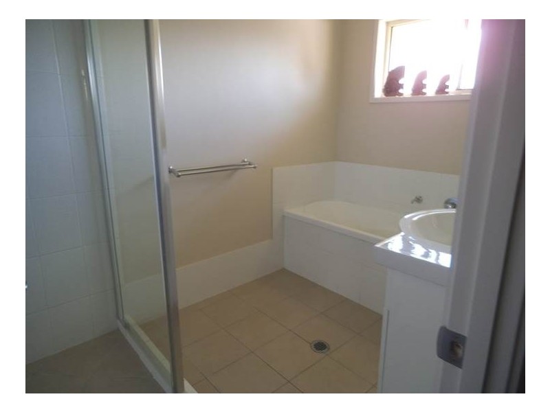 25 Williams St, Lowood QLD 4311