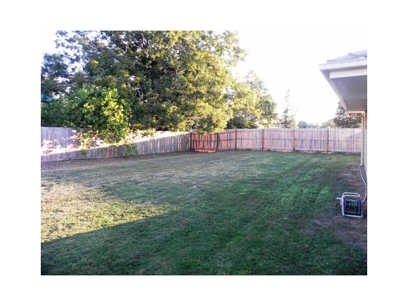 25 Williams St, Lowood QLD 4311