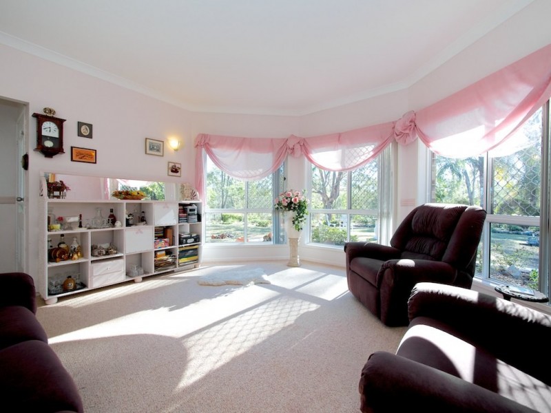 9 Paddy Smith Dr, Pine Mountain QLD 4306