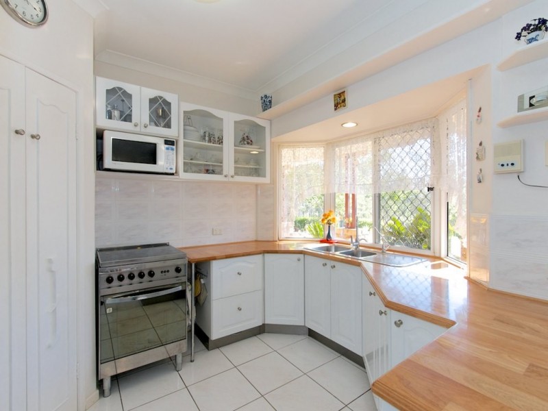 9 Paddy Smith Dr, Pine Mountain QLD 4306