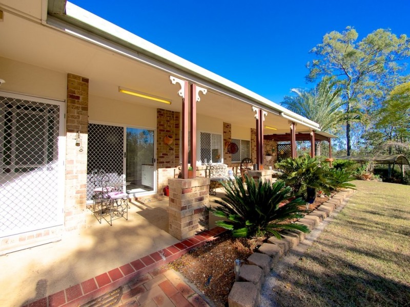 9 Paddy Smith Dr, Pine Mountain QLD 4306