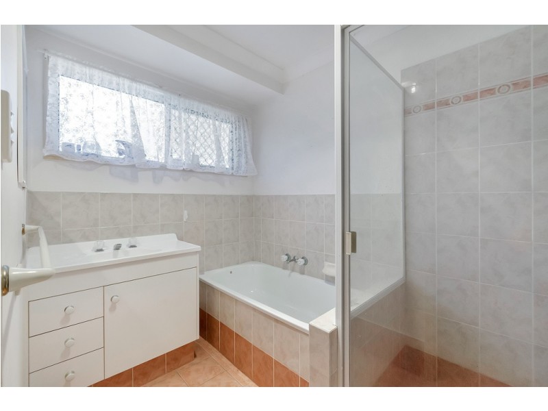 25 Walnut Dr, Brightview QLD 4311