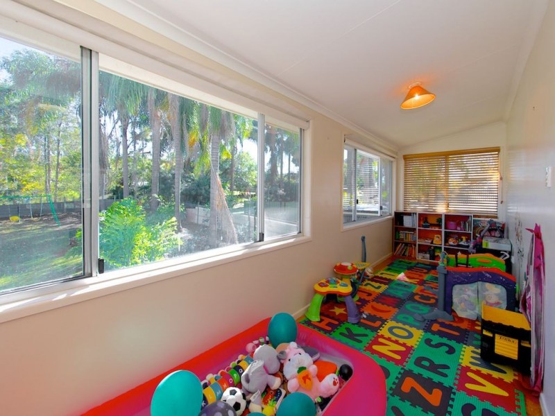 29 Melrose Dr, Flinders View QLD 4305