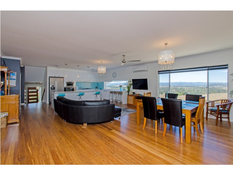 24 Brigalow St, Lowood QLD 4311