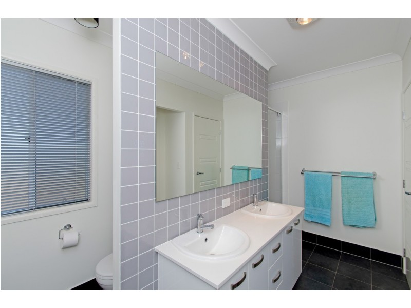 24 Brigalow St, Lowood QLD 4311