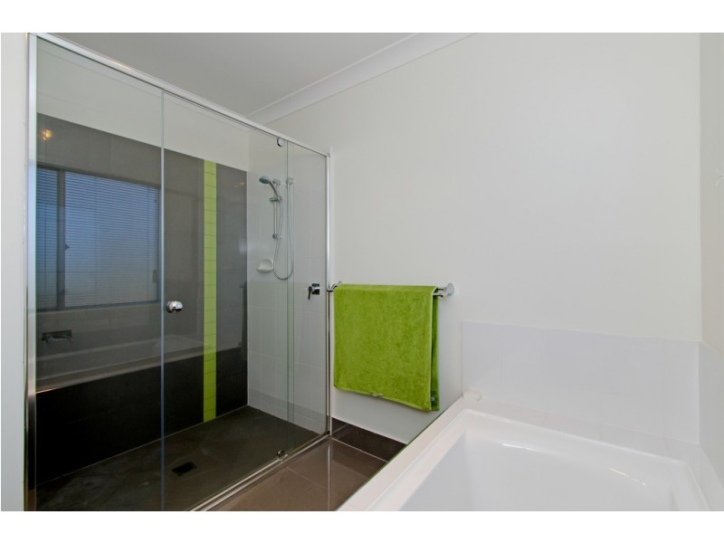 24 Brigalow St, Lowood QLD 4311
