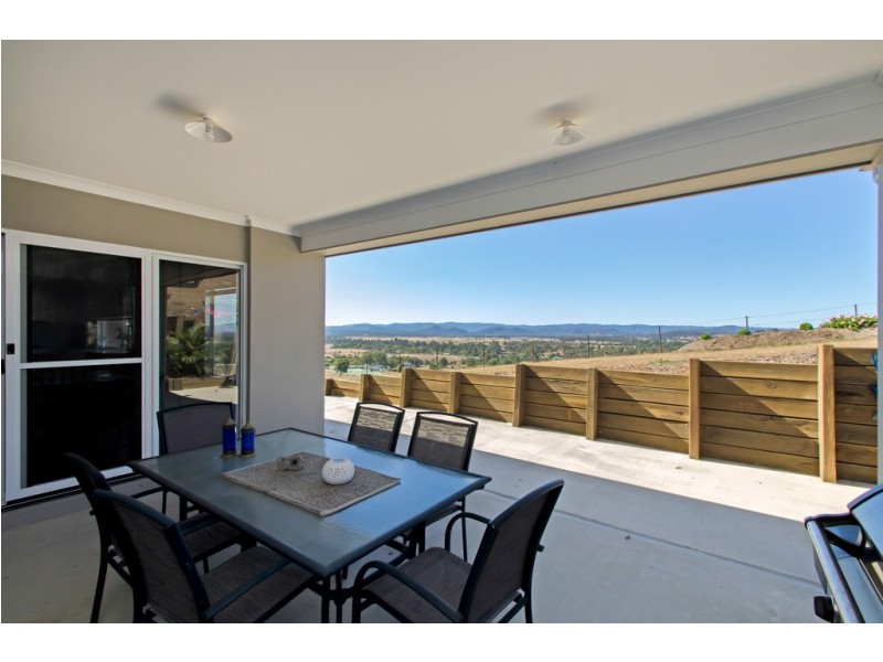 24 Brigalow St, Lowood QLD 4311
