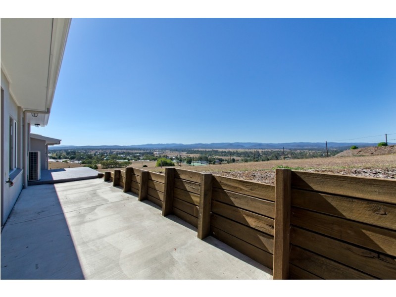 24 Brigalow St, Lowood QLD 4311