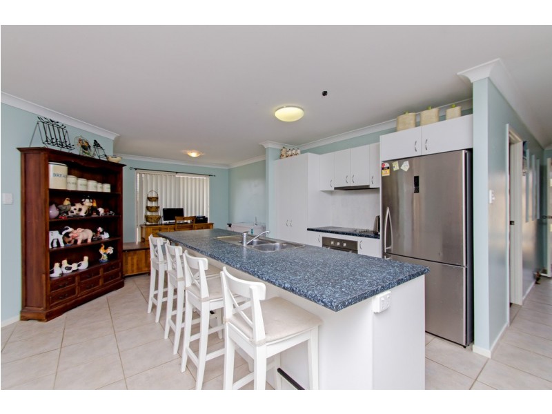 4 Honeyeater Pl, Lowood QLD 4311