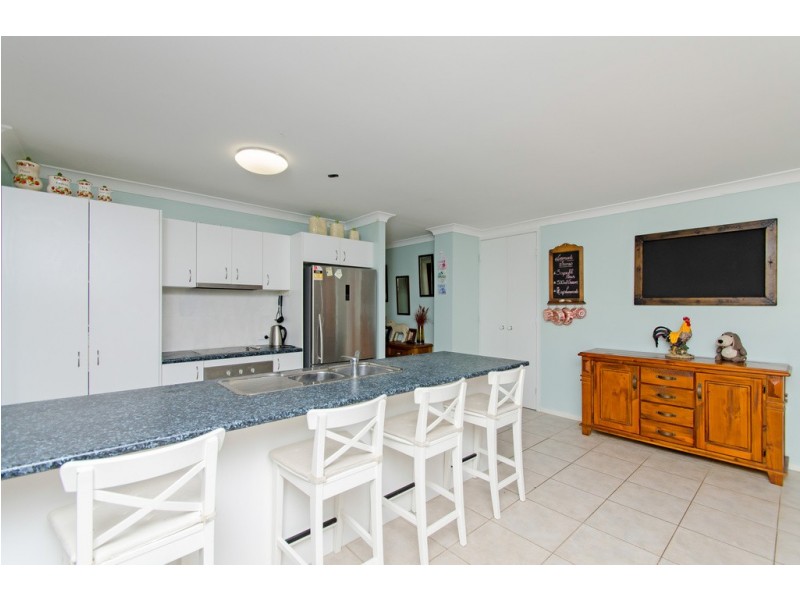 4 Honeyeater Pl, Lowood QLD 4311