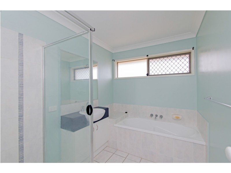 4 Honeyeater Pl, Lowood QLD 4311