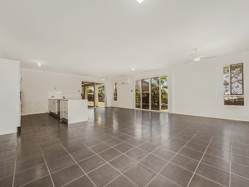 12 Lilly Crt, Yamanto QLD 4305