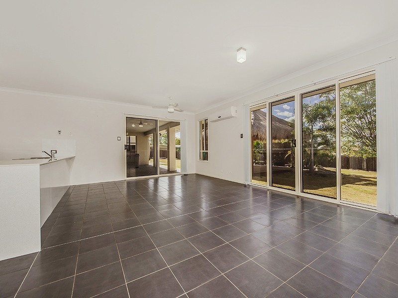 12 Lilly Crt, Yamanto QLD 4305