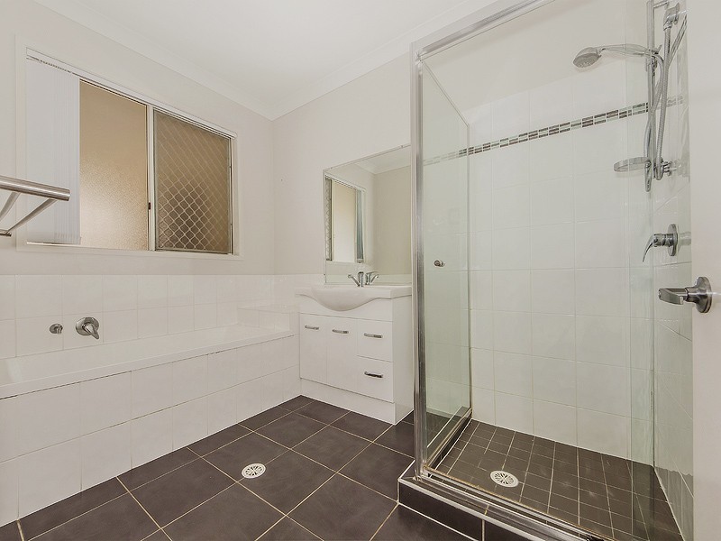 12 Lilly Crt, Yamanto QLD 4305