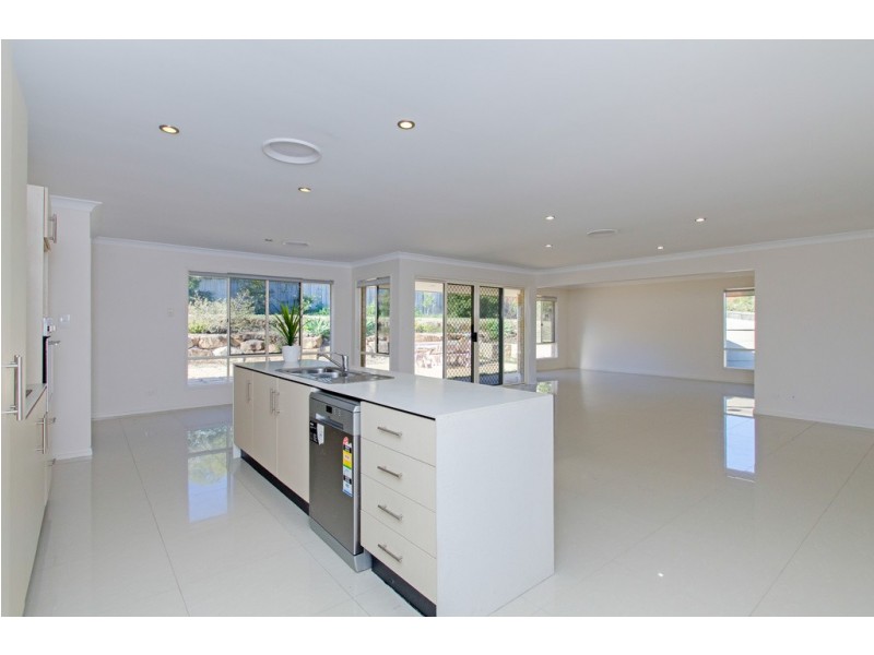 6 Overton Pl, Fernvale QLD 4306