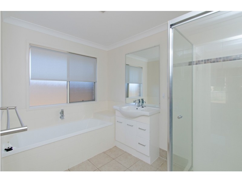 6 Overton Pl, Fernvale QLD 4306