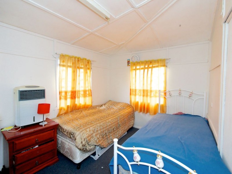 4 Richard Street, Dinmore QLD 4303