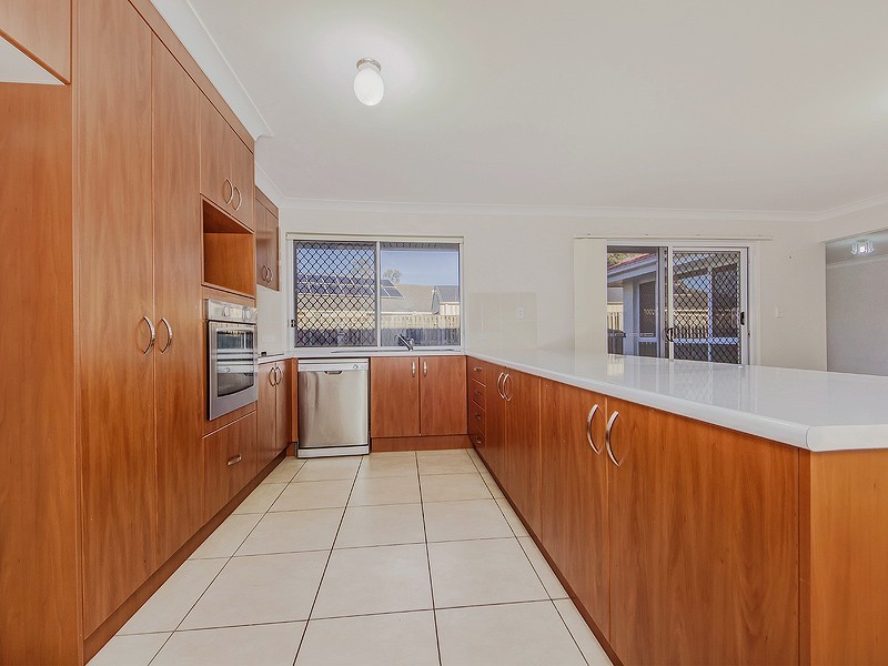 34 Eric Drive, Blackstone QLD 4304