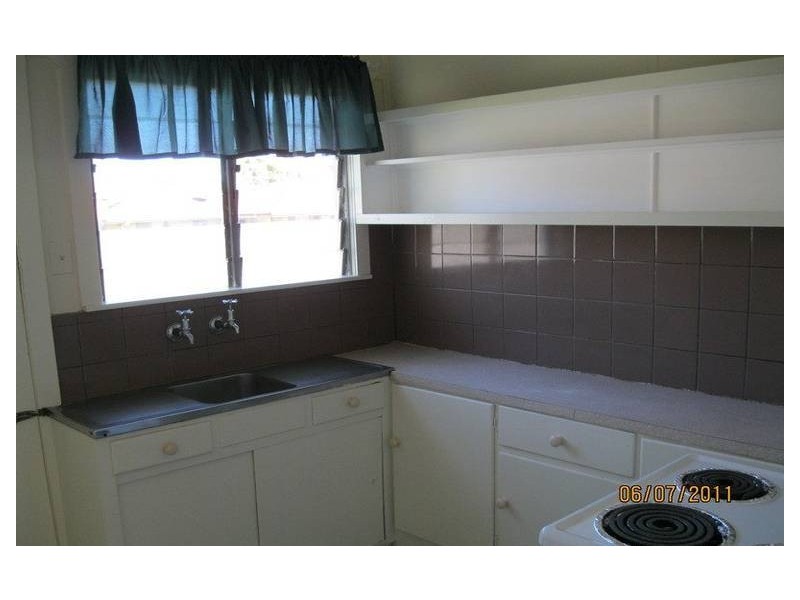 2 Daniel St, Lowood QLD 4311