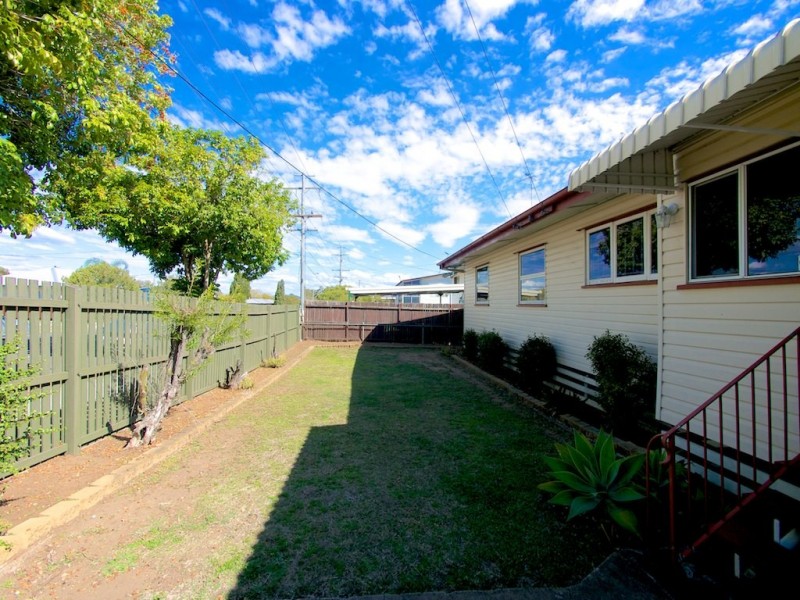 171 South Station Road, Silkstone QLD 4304