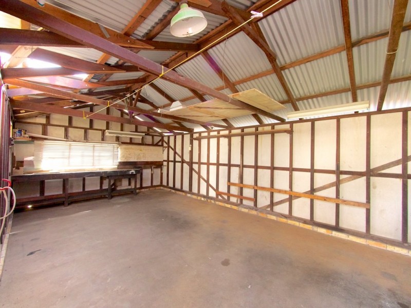 171 South Station Road, Silkstone QLD 4304